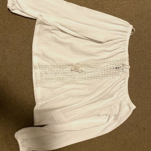 white blouse - Picture 1 of 3